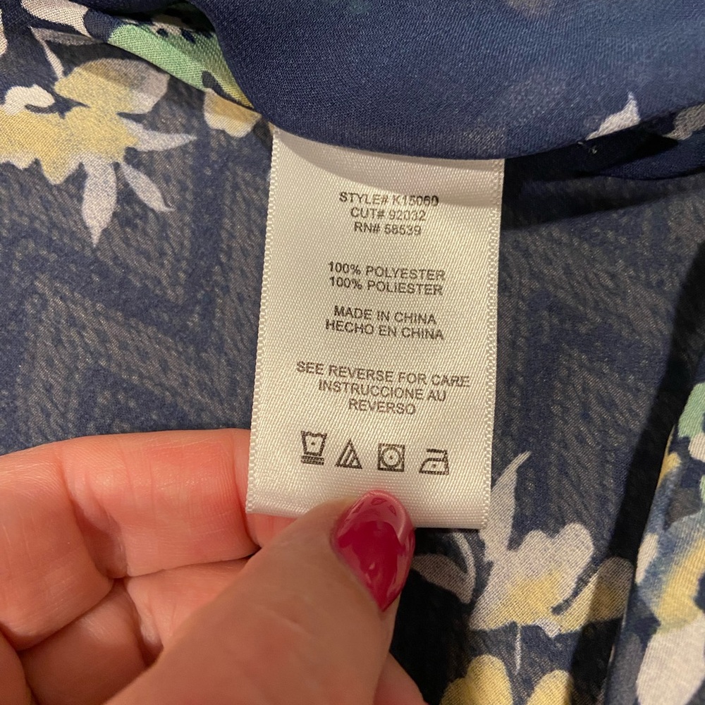 Kut from the Kloth Blue Floral Blouse – Size Medium - Picture 8 of 8